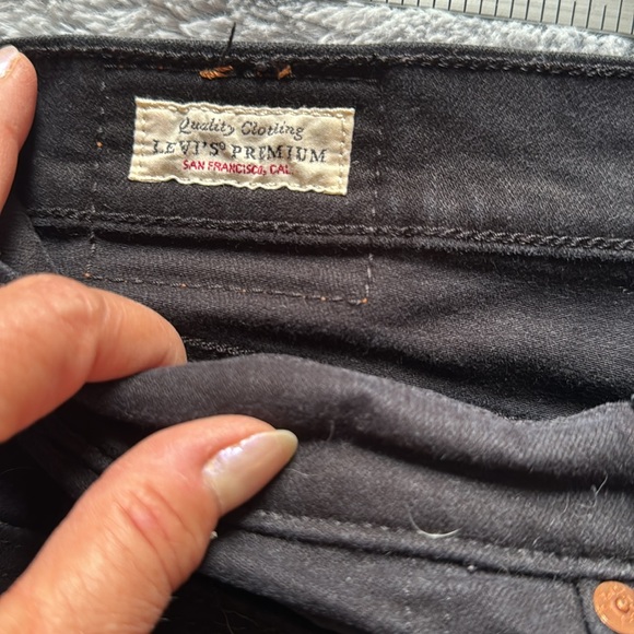 EUC Levi’s jeans. - Picture 10 of 11